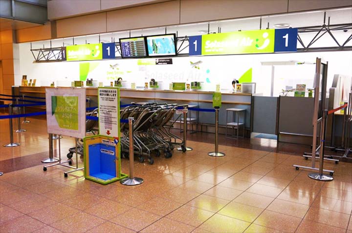 ソラシドエアの飛行機に搭乗!空港カウンターの場所やチェックインの流れは?
