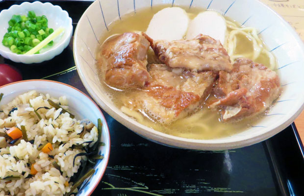 ソーキそばのおすすめ人気店「すばかふぇ ゆったりあけもどろ」