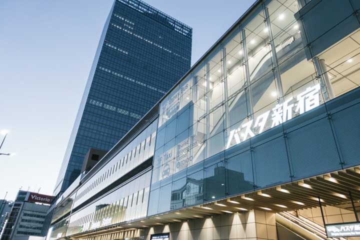 高速バスのりば「バスタ新宿」って?NEWomanや周辺のお店情報まで完全網羅!