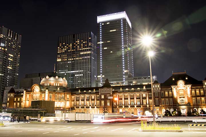 東京駅から大阪駅までお得に行けるのは飛行機?それとも新幹線?