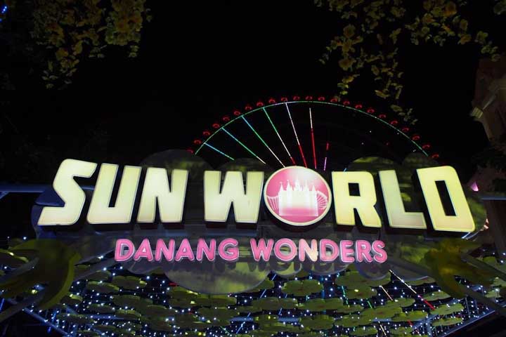 ダナンの観光スポット「アジアパーク」は夜に楽しむ遊園地