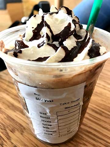 ダナンのスタバでは名前が必要!?